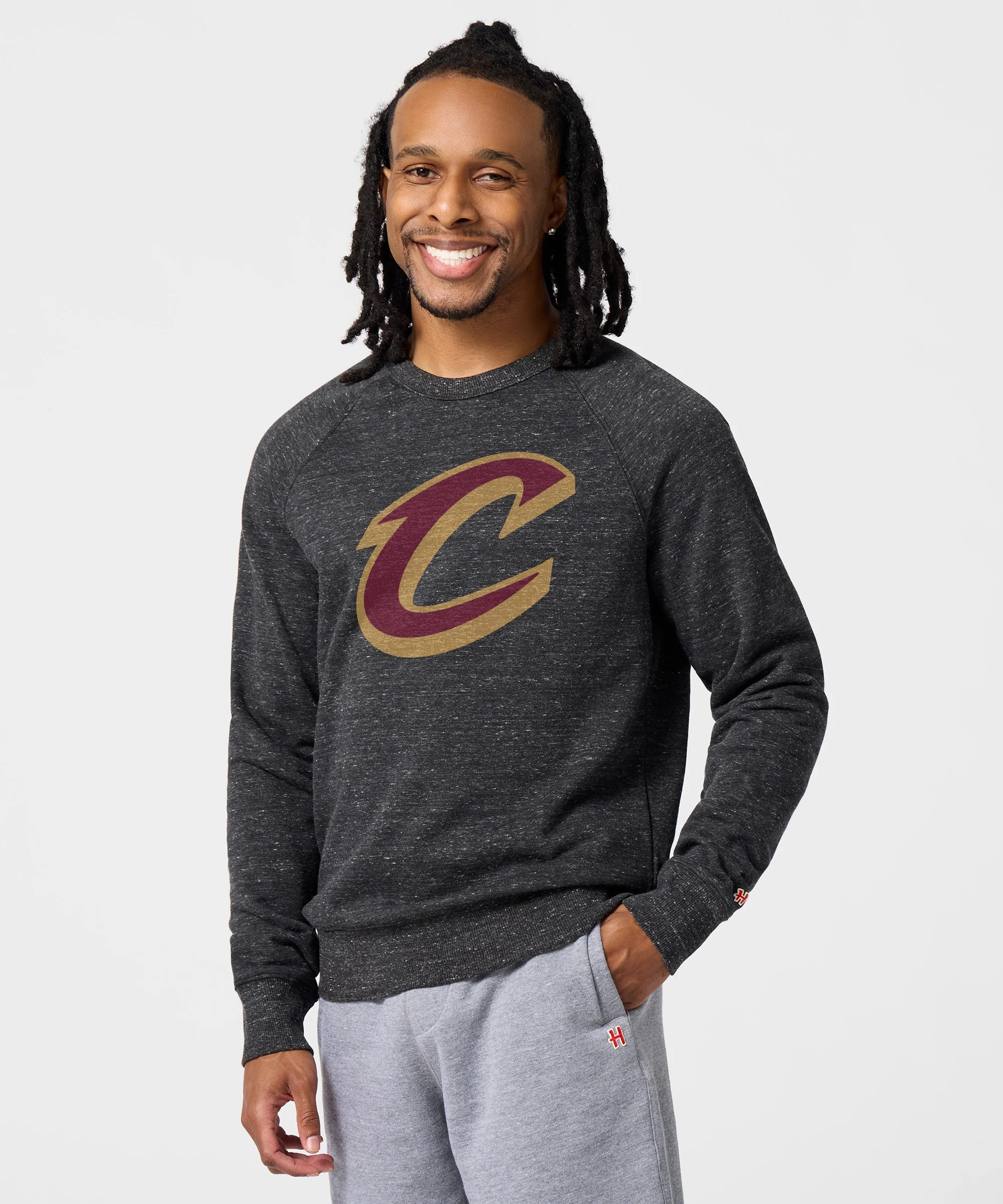 Cleveland Cavaliers Logo Crewneck - Image 5