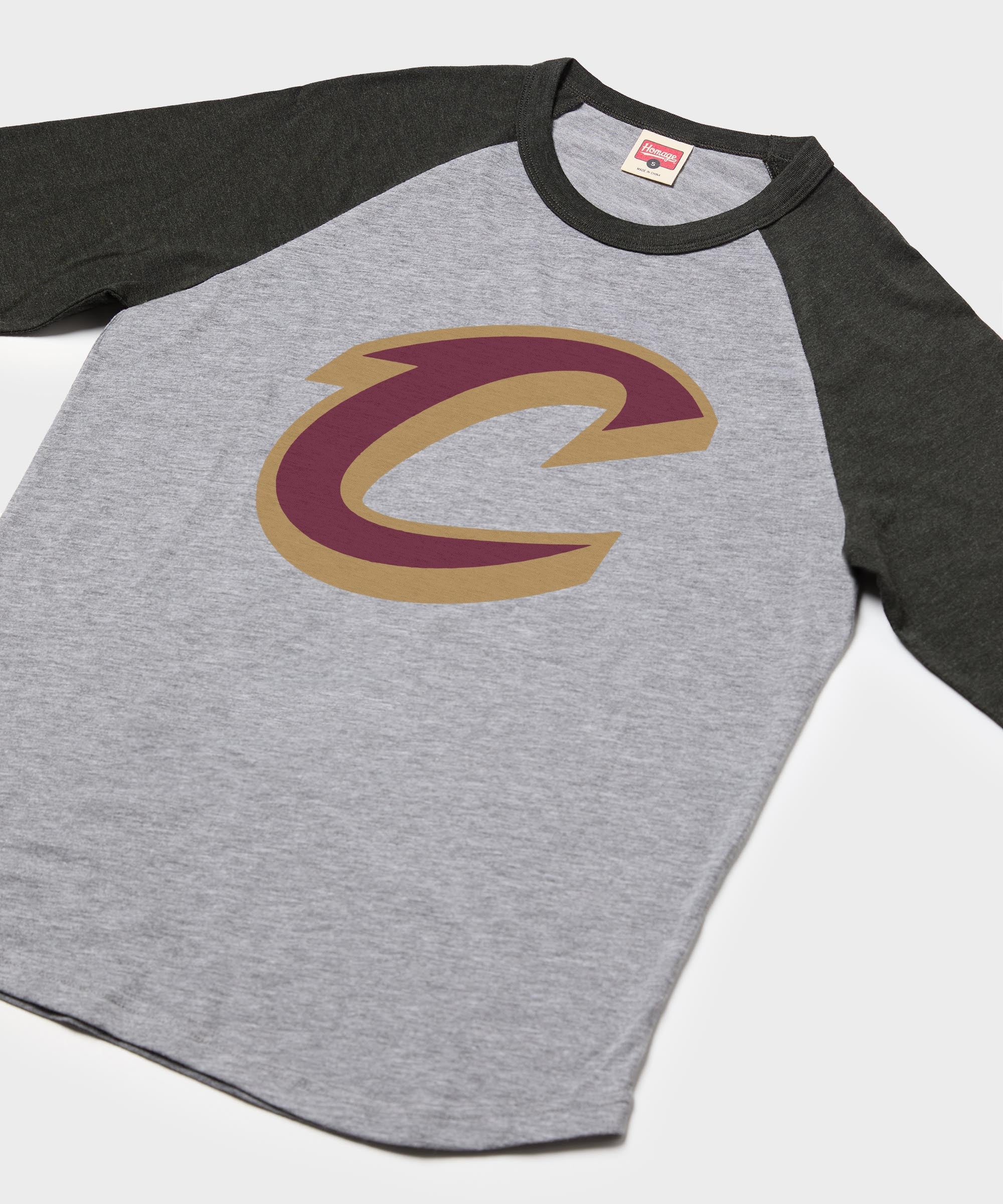 Cleveland Cavaliers Logo Raglan - Image 2